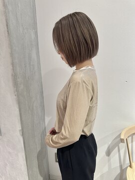 ヨーク(YOKE) YOKE 切りっぱなしボブぱつっとボブミルクティーグレージュ