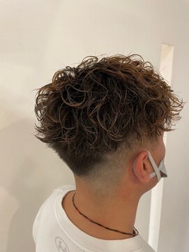 エヌアンドエー 春日部東口店(hair shop N&A) 男らしさが溢れるスペインカール×メッシュカラー×フェード