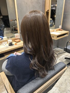 アイニティ(Inity) 透明感溢れるオリーブカラー