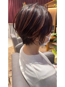 神戸大人のショートボブ・40代ショートボブ＿伸ばしかけボブ