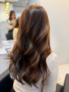 リー 四ツ橋(Lee) レイヤーカット/韓国風/外国人風/顔周り/透明感カラー