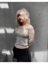 ヴァーディ オモテサンドウ(Vardy omotesando)&nbsp;white/ホワイト 白 ブリーチカラー ハイトーンロング モード