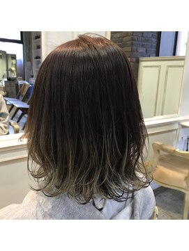 エイチ(H eitf) 【グラデーション エイチ原宿/小島遥香】