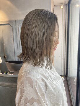 ロジェ(loje) [LOJE]オリーブベージュ×ぱつボブ