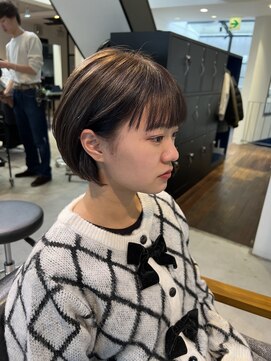 トレス(TRESS) 内巻きボブ　レイヤーボブ　耳掛けショート　ショートボブ