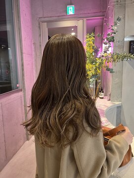 ロエ(loe) 繊細なハイライトで作る上品な大人ロング