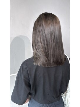 ニジュウサンド ナダーン(23° NADAUN) グレージュ