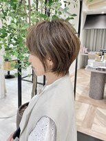 ヨール(YOL)&nbsp;白髪ぼかしハイライトでマイナス１０歳☆大人美人ショート