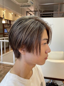 スタジオフォーエイチ(STUDIO 4H) 刈り上げセンターパート/ローライト/ハイライト/外国人風カラー