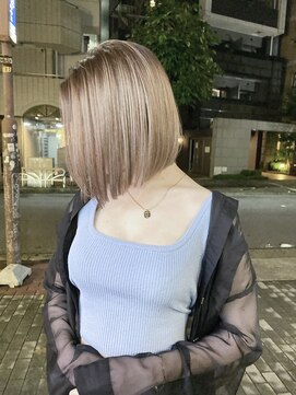 リノ(RLINO) 【名古屋/栄】ボブカット/ブリーチ/ミルクティーベージュ