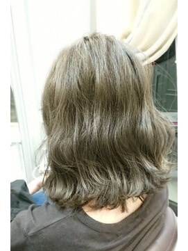 ヘアー デザイン レガリタ(Hair Design LEGALITA) 抜け感も楽しめるグレーパール