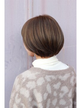 ビアージュ(Viage) 【コロンっとしたシルエットが可愛い】ショートボブ