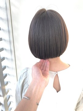 ジーナ セントラル銀座(Zina) 小顔オリーブカラーボブルフハイライトカラークールショート