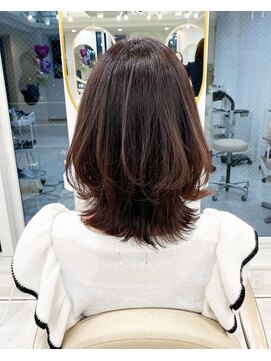 レミエ ダイカンヤマ(lemiie) 代官山 lemiie 肩ではねるラインのくびれミディアム くびれヘア