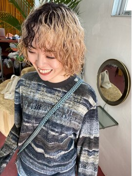 フィン(fin,) ハイライト/波巻き/マッシュパーマ/ウルフ/インナーグレージュ