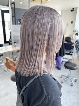 ストゥー(StueW.) ホワイトグレー【ハイライト】【ハイトーン】【倉敷】【岡山】