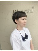 モードカジュアルなママさん[刈り上げショート/うる艶髪]