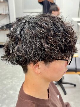 フゥ 宇都宮(FeU) 緩め波巻きスパイラルパーマシャドウパーマメンズマッシュウルフ