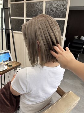 キキ(kiki by KENJE) ミルクティー/ボブ/ヘイリーボブ/切りっぱなしボブ