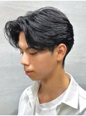 刈り上げセンターパートフェザーパーマブルーブラック八王子
