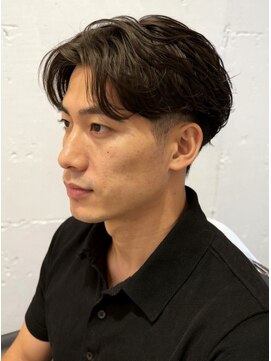 ゼロスバーバー(0's BARBER SHOP) ◎フェザーパーマ×テーパーフェード爽やかメンズ