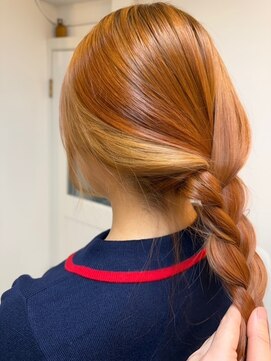 シンク オモテサンドウ(sync omotesando) アレンジによって色の出方が変わるインナーカラー