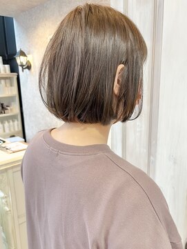 キャアリー(Caary) 福山人気Caary内巻きボブスタイルアッシュベージュ前髪あり20代