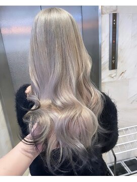 リリー(Lilley) (lilley内堀)ブリーチカラー×シルバーカラー