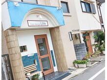 ライト(hair design Lite)の雰囲気（阪急の線路沿いにあります♪スカイブルーの壁が目印です）