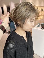 ステア ケース(stair case)&nbsp;大人ハイライトグレージュブリーチカラーハンサムショートボブ