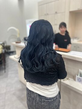 ヘアーワークス ボナ ウニクス店(HAIR WORKS bona) ブルー/ネイビー系カラー＋コテ巻き風パーマ
