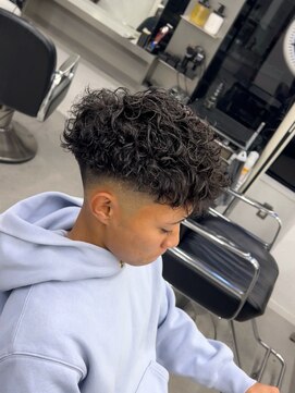 グルーマーズトウキョウ(GROOMER/S TOKYO) 神保町スペインカールブルーブラック爽やかスパイキーショート