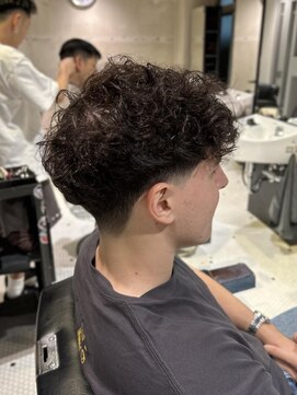 フランクスバーバーザスタンド(Frank’s barber the stand) メンズツーブロックテーパーフェードT