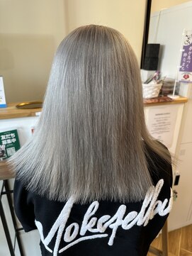 エルア(elua) ホワイトシルバー！！