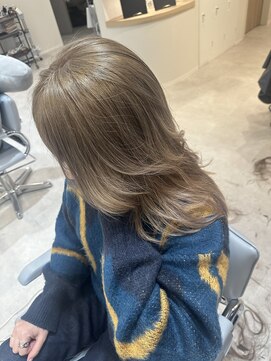 ベル サウス(BHEL south) ＊ミディアムレイヤーミルクティーベージュ顔周りカット