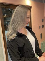 リアド(.RIAD)&nbsp;透明感たっぷりのグレージュカラー