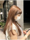 ライトベージュのストレートロング