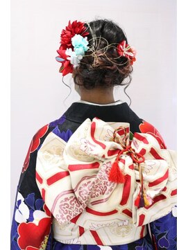 ビアッシュ(Biasshu) 大きな飾りで個性を演出◎