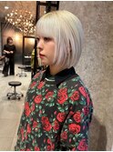 ブロンド_ホワイトカラー_ハイトーン_レイヤーボブ