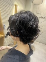 ヴァネッサ VANESSA&nbsp;ショートウルフ×ゆるふわパーマ◎高橋美穂