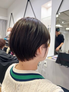 メモリーズ 表参道(Memories) 耳かけショートボブ前髪あり丸みショート20代30代40代