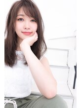 髪質を個性に変える。クセや広がりを抑え込むのではなく、活かすことで生まれる「柔らかな質感」を。