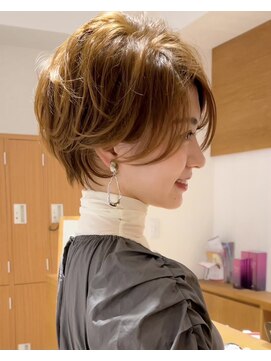 ビュー フクオカ(VIEW FUKUOKA) パーマで作る似合わせカットアースカラーのショートボブ