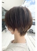 束感ショート×グレージュカラー