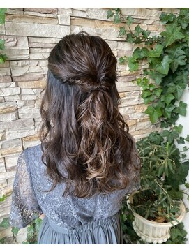 ヘア ミーツ ドレス プレローマ(HAIR meets dress pleroma) ふわふわハーフアップ