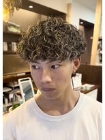 サロン ド ロイ(Salon de Roi)&nbsp;ハイライト波巻きスパイラルプードルメンズパーマ　六甲神戸三宮