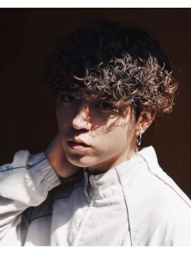 レタッチ バイ フィフス 天神大名(RETOUCH by fifth) プードルパーマハードスパイラルパーママッシュメンズパーマ束感