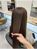 上品な暗めベージュ