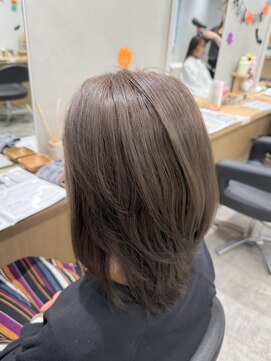 アヴァンス 京橋店(AVANCE) ブリーチしても派手すぎない白髪ぼかしハイライト