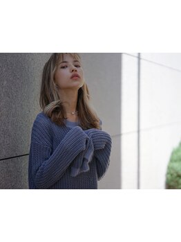 *ツヤ感がたまらない*ほわっと光に透けるシアーカラー♪周りとちょっと違う《newi》だけの派手カラー♪